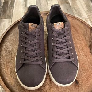 Brand New KURU Roam Sneaker NEW